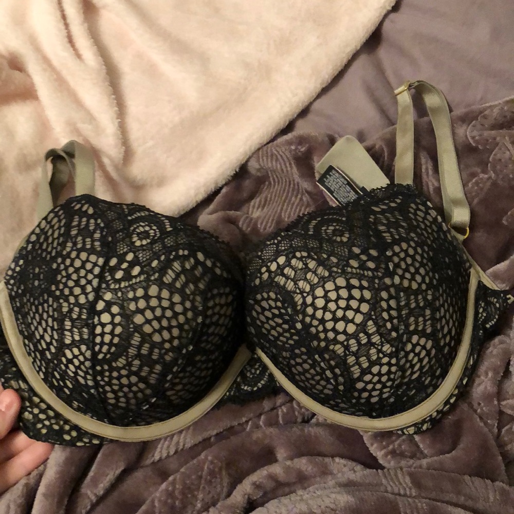 Never worn victorious secret bra 32dd